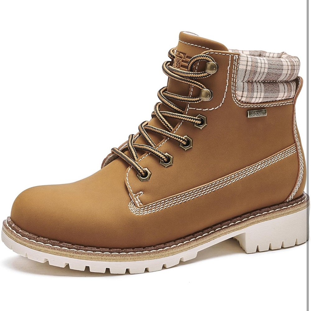 Women’s hiking boot - non slip + water resistant, size 6